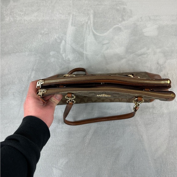 Coach Brown Handbag / Shoulder Bag Women’s - Picture 9 of 14